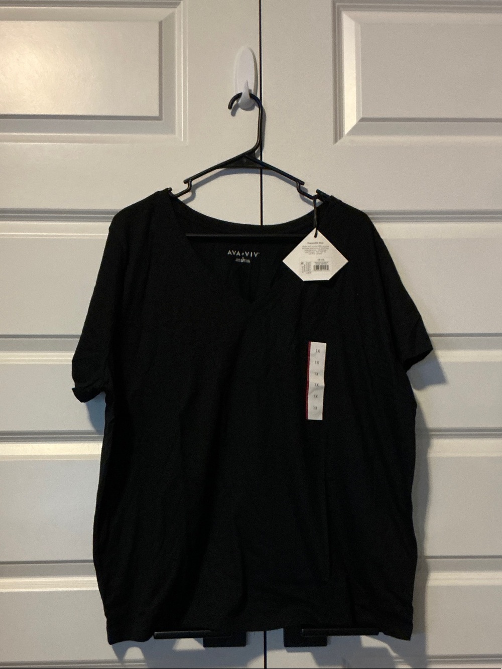 Ava & Viv Black V-Neck Short Sleeve Tee